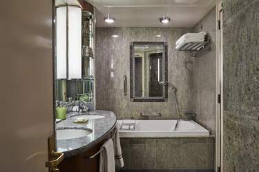 Silversea Cruises Silver Whisper Medallion Suite 2.jpg